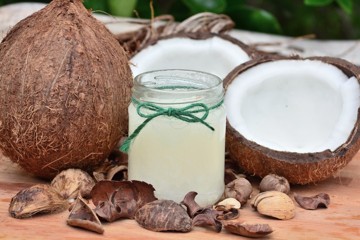 Как открыть кокос и что из него приготовить